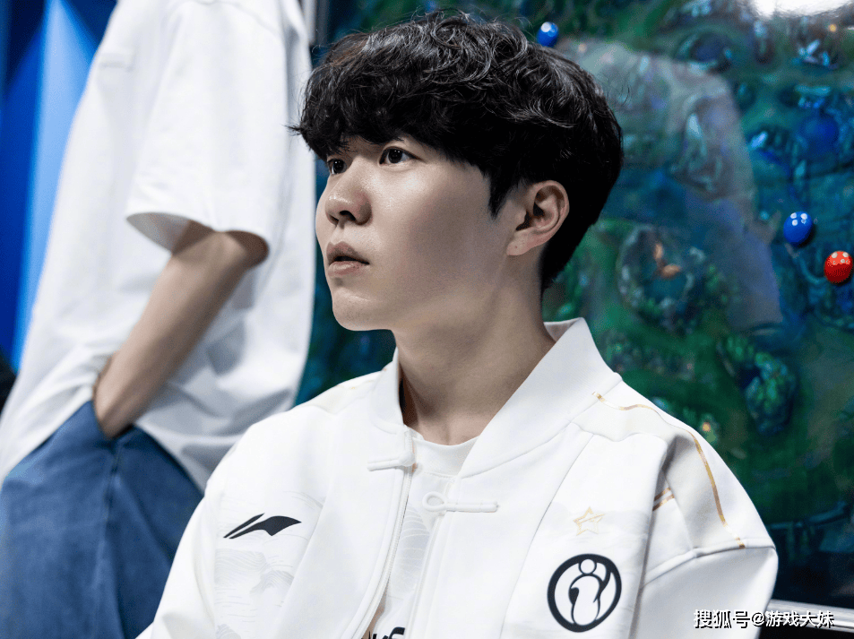 Rookie回归赛场，大胜首场状态亮眼，塞尔维亚队观众沸腾！